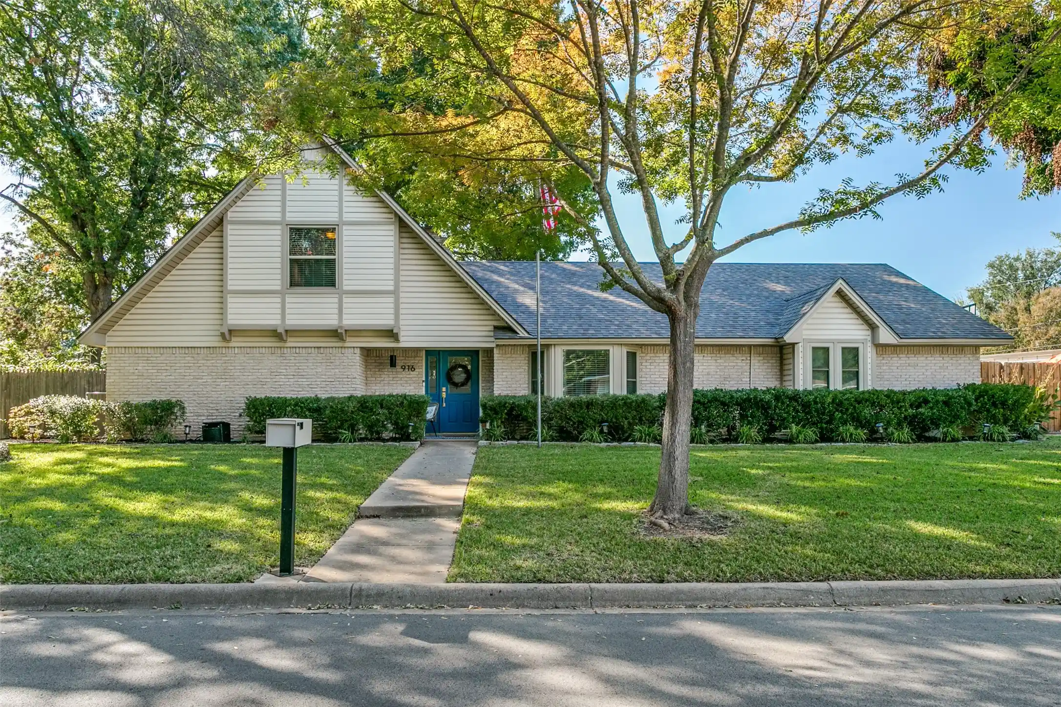 Single family home for sale at 916 Willow Way, Benbrook, TX 76126 | MLS# 21418530 | Listing updated on 2026-10-29