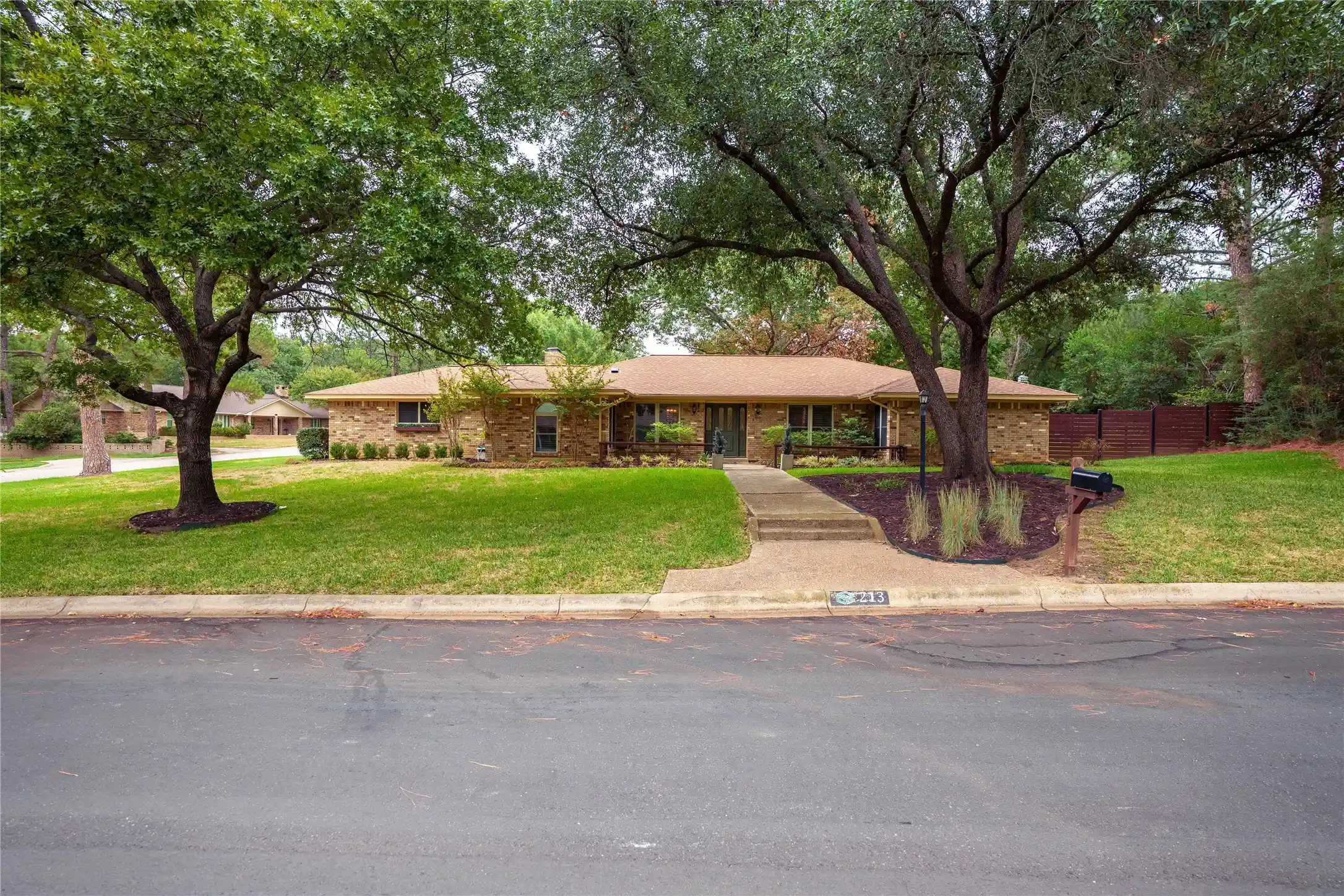 Photo 1 of Single family home for sale at 213 Pennsylvania Dr, Denton, TX 76205 | MLS# 21418134 | Listing updated on 2026-10-23