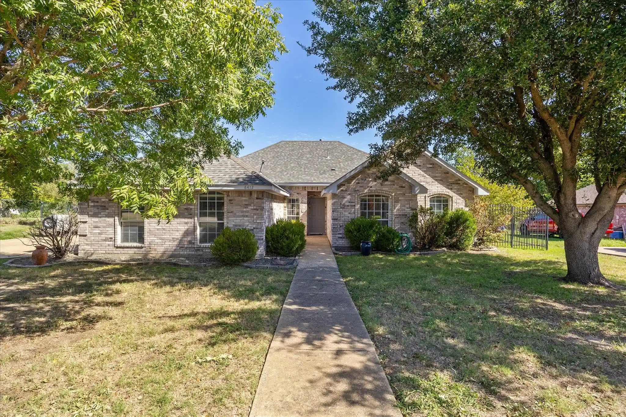 Photo 1 of Single family home for sale at 6412 Bluebonnet Dr, Rowlett, TX 75089 | MLS# 21415751 | Listing updated on 2026-10-24
