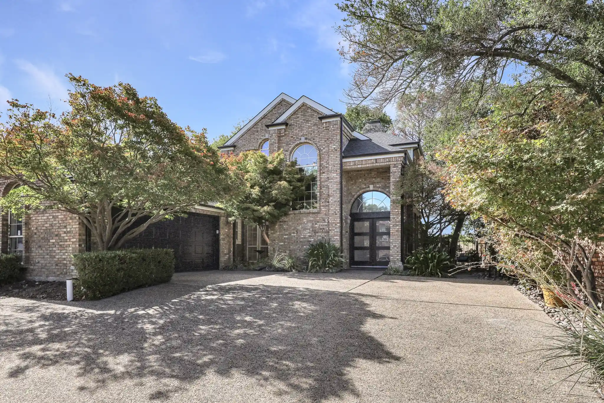 Photo 1 of Single family home for sale at 2912 Bluffview Dr, Garland, TX 75043 | MLS# 21417354 | Listing updated on 2026-10-28