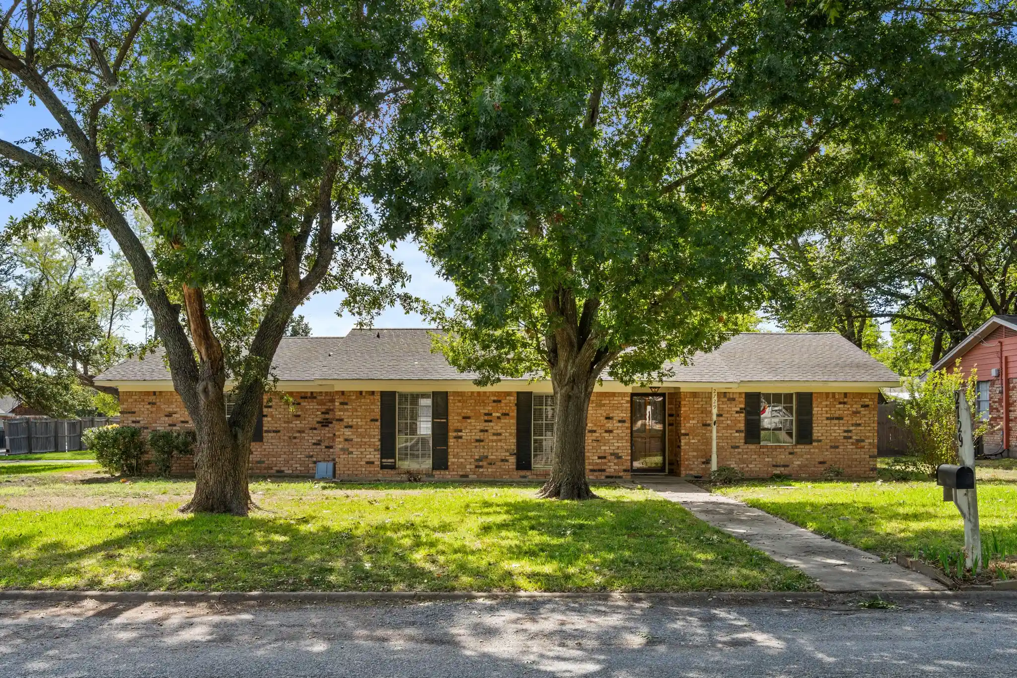 Single family home for sale at 2729 Tanglewood Dr, Commerce, TX 75428 | MLS# 21417901