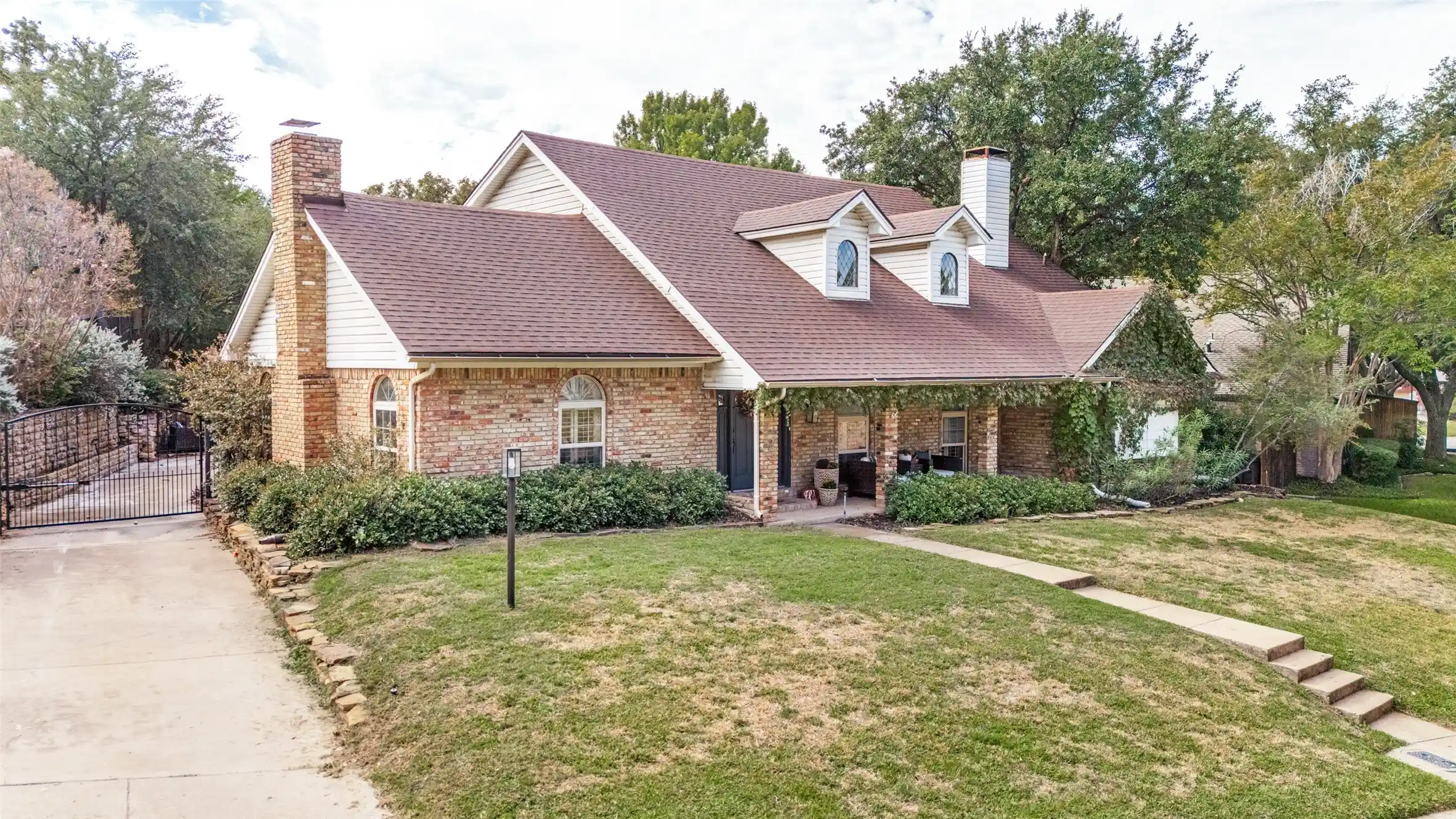 Single family home for sale at 1814 Foxwood Ct, Arlington, TX 76012 | MLS# 21418386