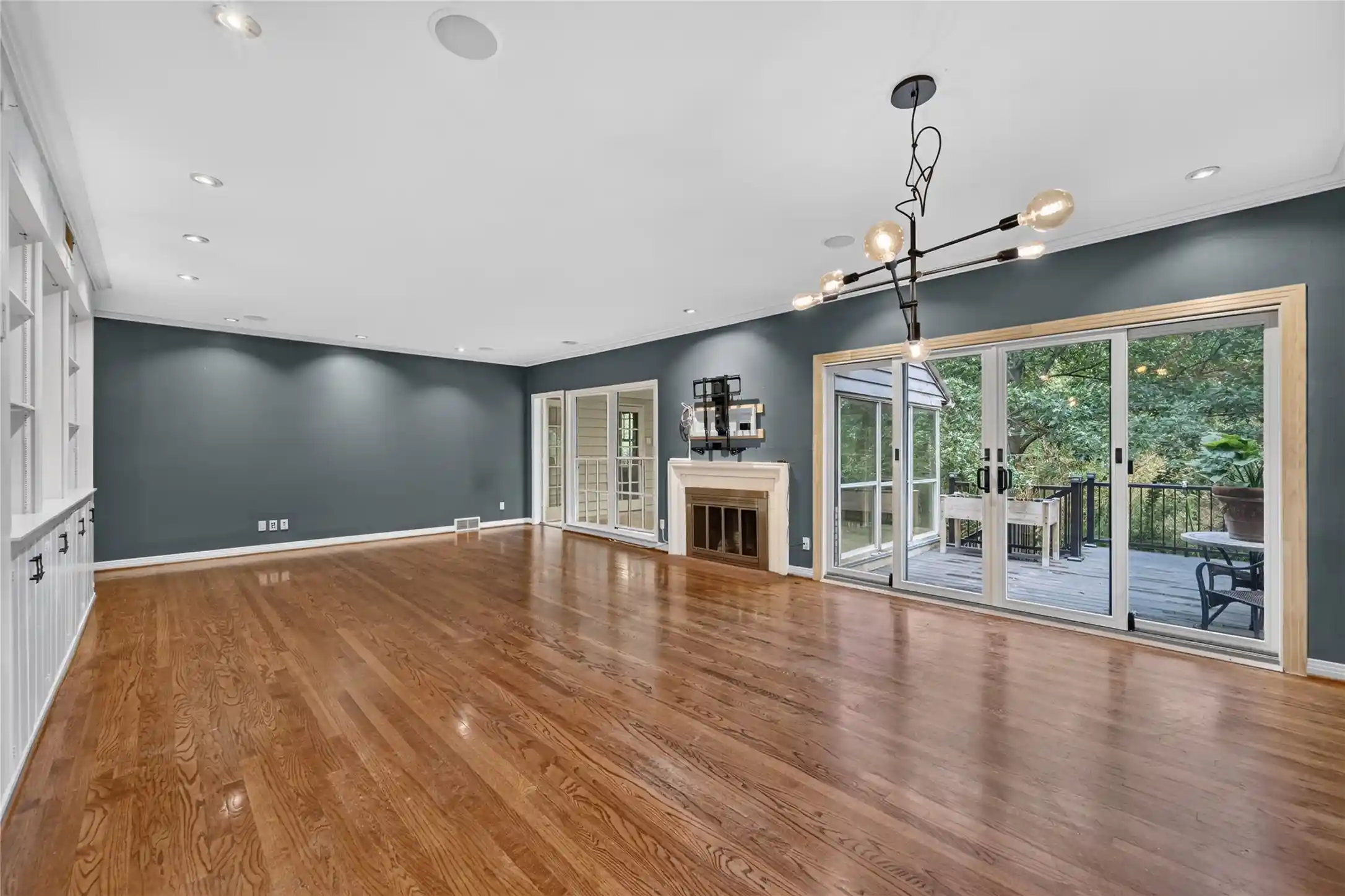 Photo 1 of Single family home for sale at 2518 Maple Springs Blvd, Dallas, TX 75235 | MLS# 21418504 | Listing updated on 2026-10-29