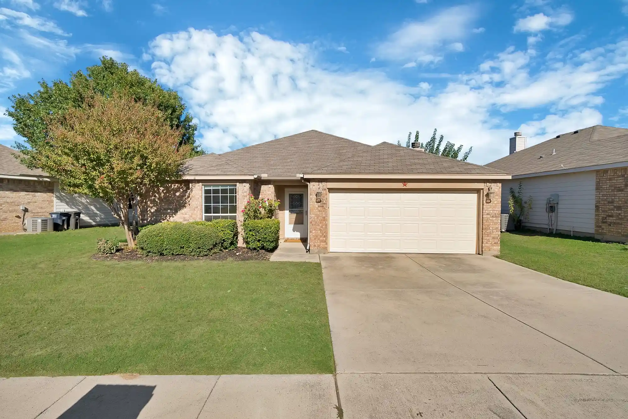 Photo 1 of Single family home for sale at 660 Rosario Ln, Fort Worth, TX 76052 | MLS# 21405226 | Listing updated on 2026-10-29