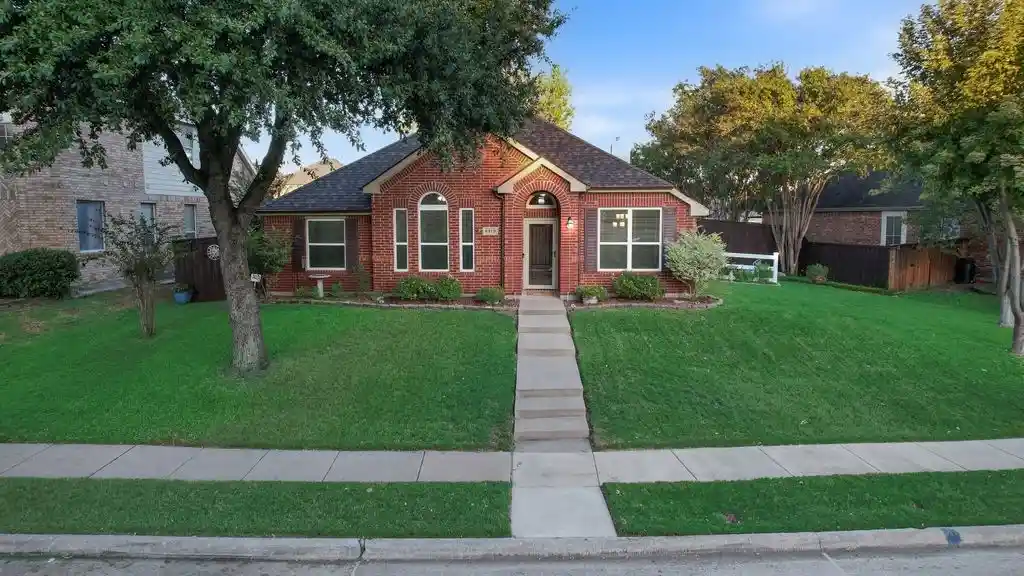 Photo 1 of Single family home for sale at 6310 Nueces Bay Dr, Rowlett, TX 75089 | MLS# 21418697 | Listing updated on 2026-10-24