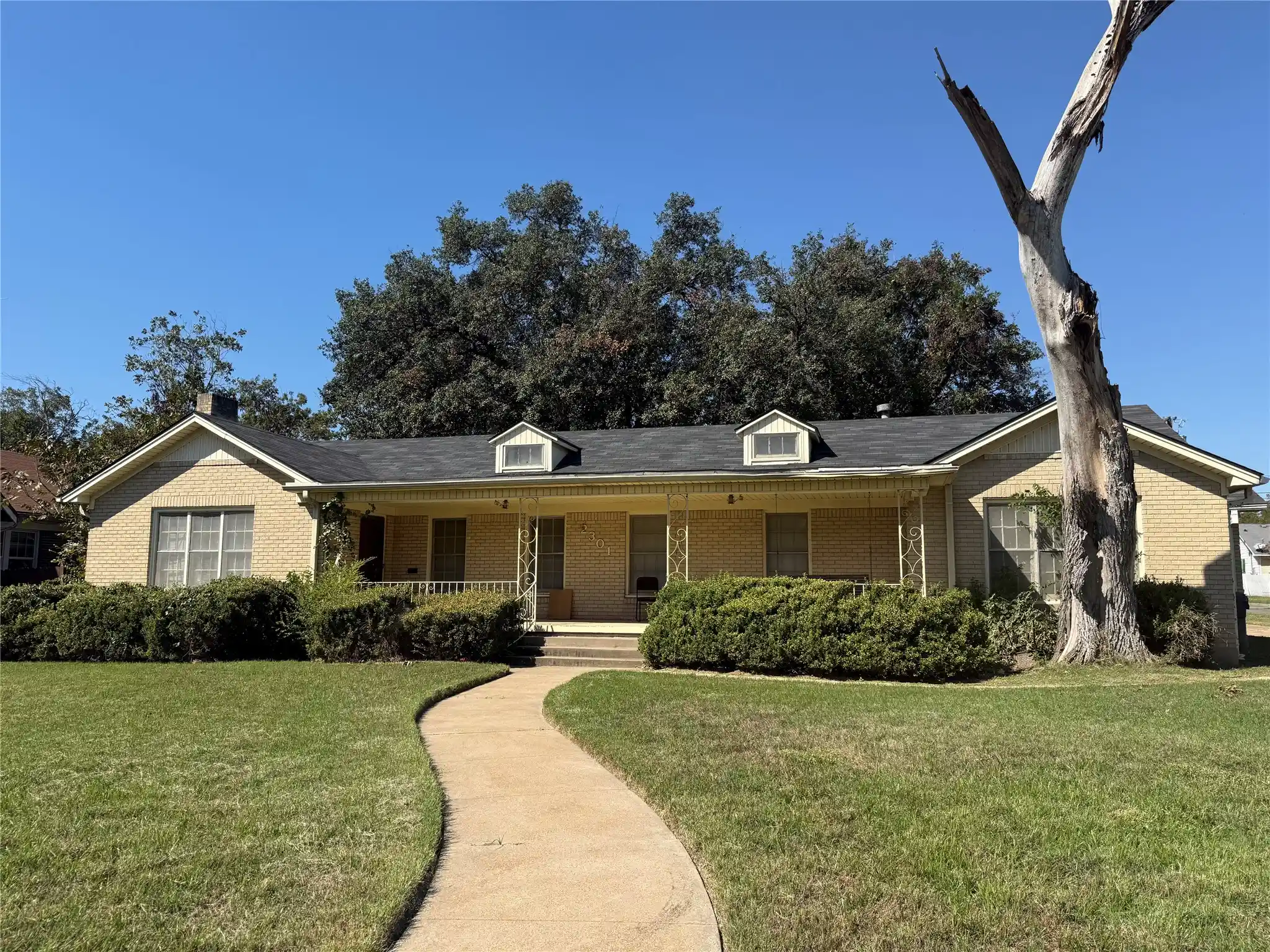 Single family home for sale at 2301 Bosque Blvd, Waco, TX 76707 | MLS# 21417892