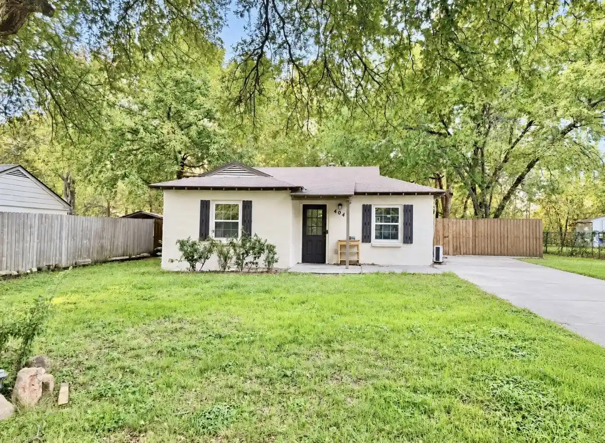 Photo 1 of Single family home for sale at 404 Sands Ct, Fort Worth, TX 76108 | MLS# 21418745 | Listing updated on 2026-10-24