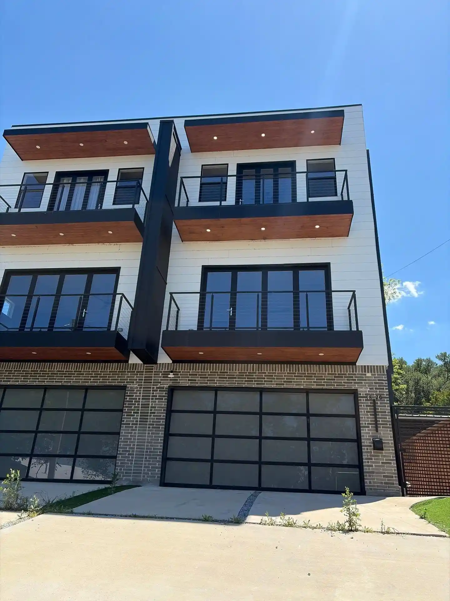 Photo 1 of Single family home for sale at 1820 Pollard St, Dallas, TX 75208 | MLS# 21418942 | Listing updated on 2026-10-23
