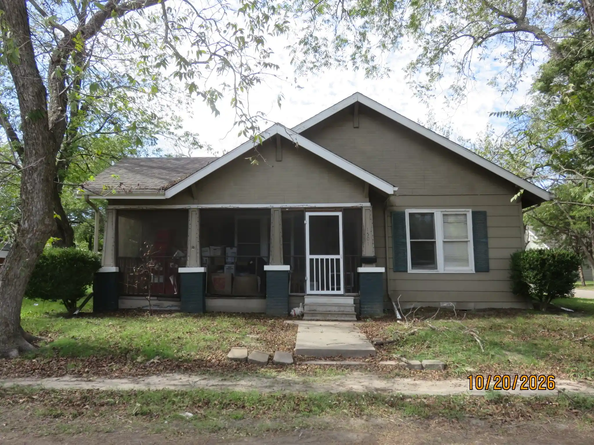 Single family home for sale at 1501 Division St, Commerce, TX 75428 | MLS# 21418568