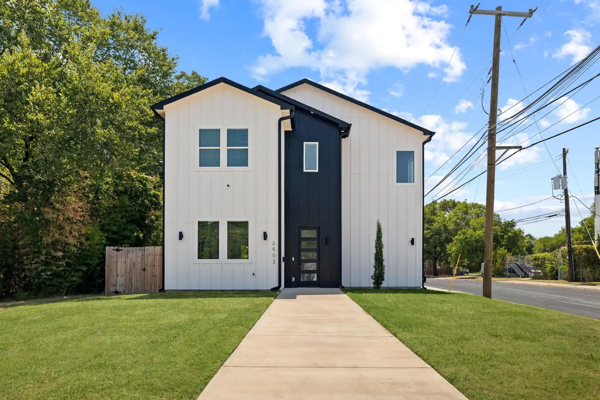 Photo 1 of Single family home for sale at 2502 Elsie Faye Heggins St, Dallas, TX 75215 | MLS# 21418462 | Listing updated on 2026-10-23