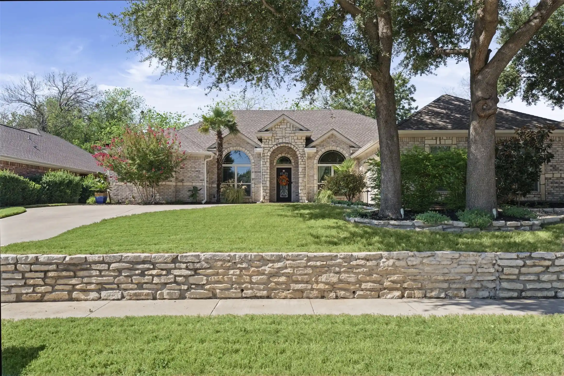 Photo 1 of Single family home for sale at 5589 Greenview Ct, North Richland Hills, TX 76148 | MLS# 21414751 | Listing updated on 2026-10-23