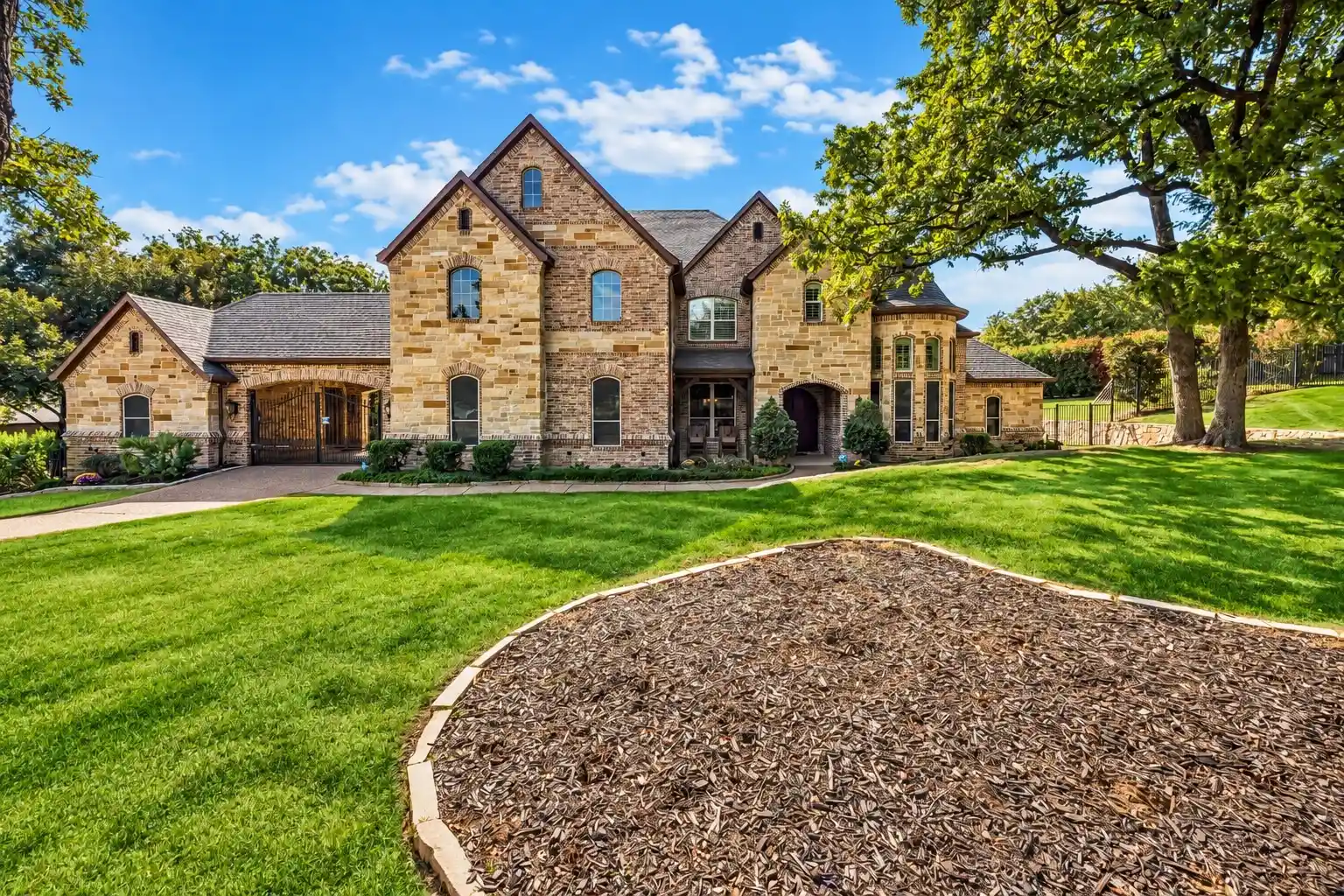 Photo 1 of Mansion for sale at 8605 Del Pino Ct, Flower Mound, TX 75022 | MLS# 21415568 | Listing updated on 2026-10-28