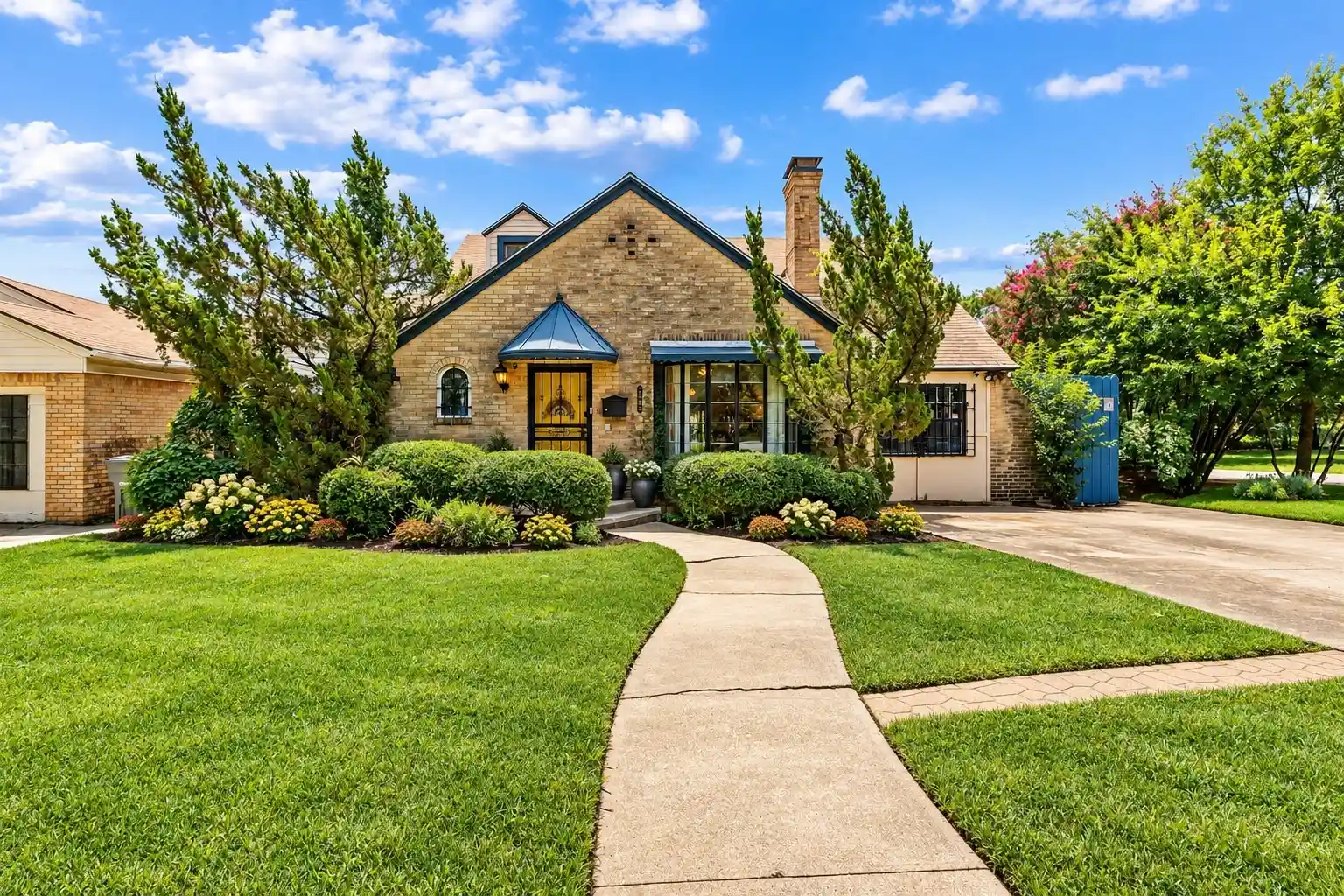 Single family home for sale at 1902 Norfolk Ave, Dallas, TX 75203 | MLS# 21417070