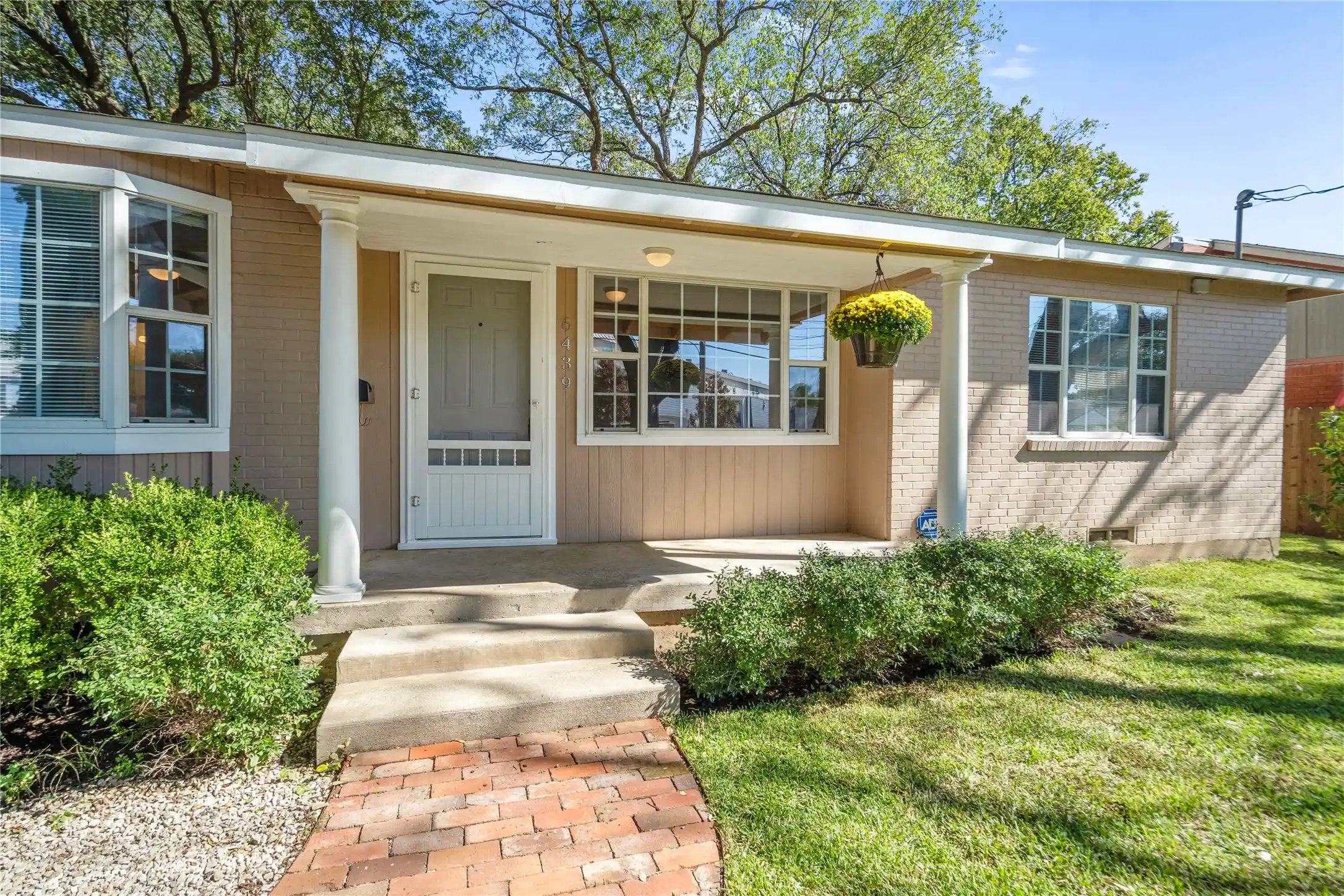 Photo 1 of Single family home for sale at 6439 Fisher Rd, Dallas, TX 75214 | MLS# 21418958 | Listing updated on 2026-10-31