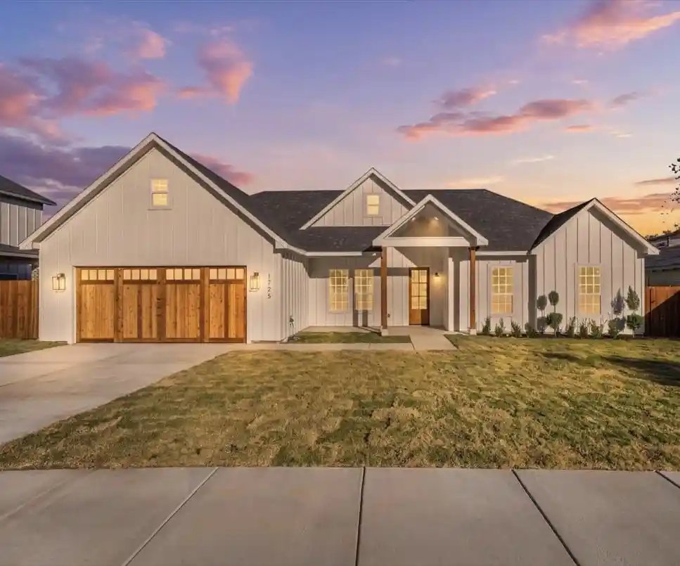 Single family home for sale at 1725 Langston St, Fort Worth, TX 76105 | MLS# 21419084