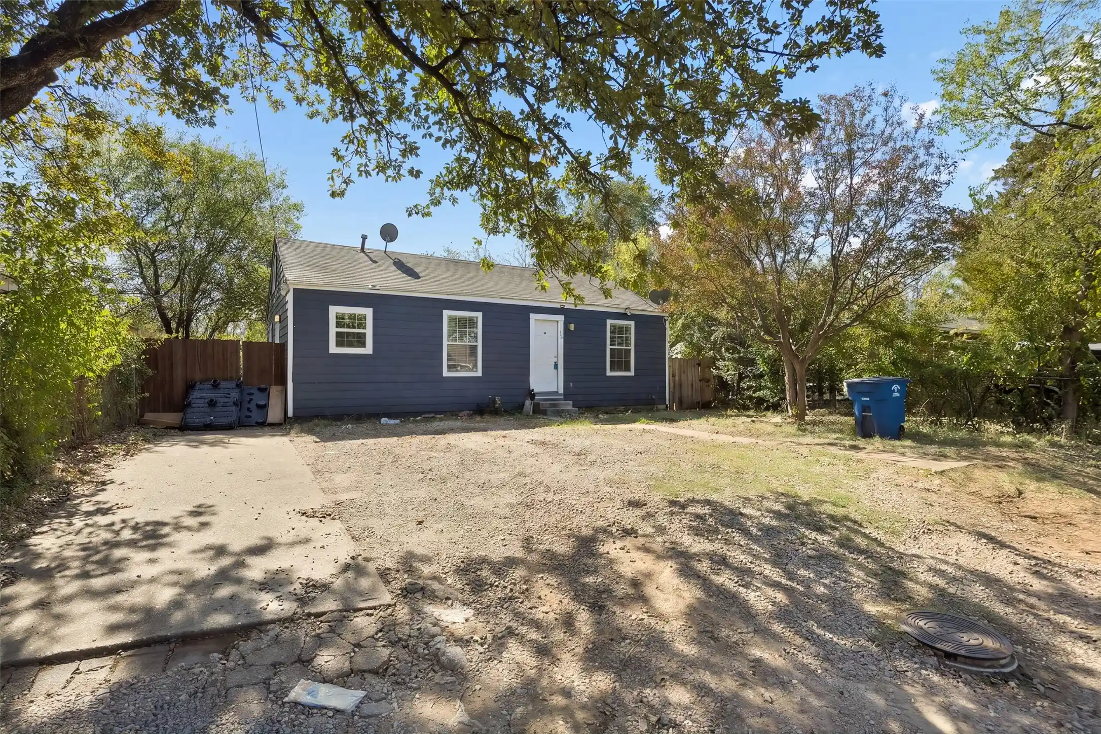 Single family home for sale at 1206 Grant St, Dallas, TX 75203 | MLS# 21419077
