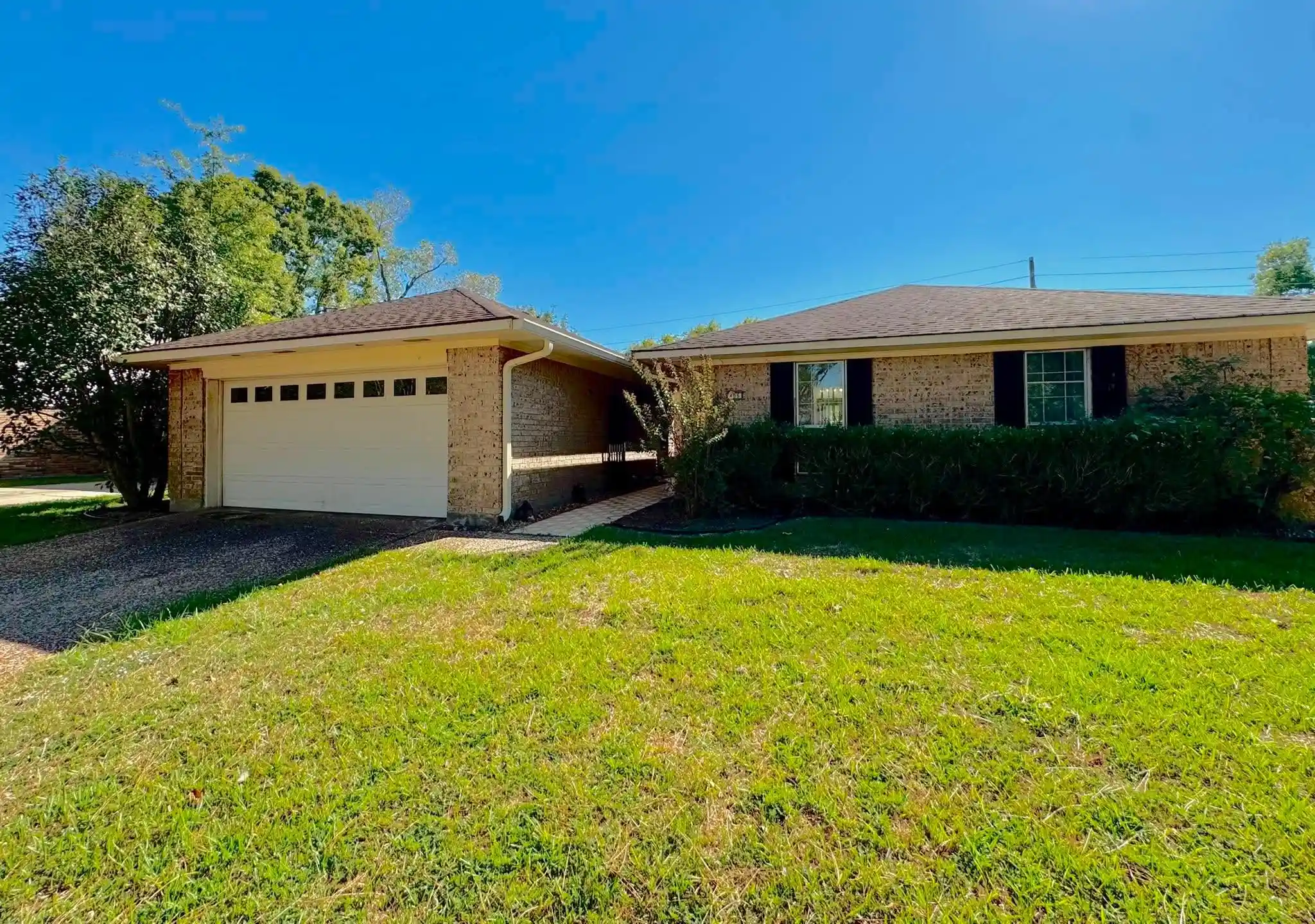 Single family home for sale at 405 Galway Dr, Shreveport, LA 71115 | MLS# 21418922