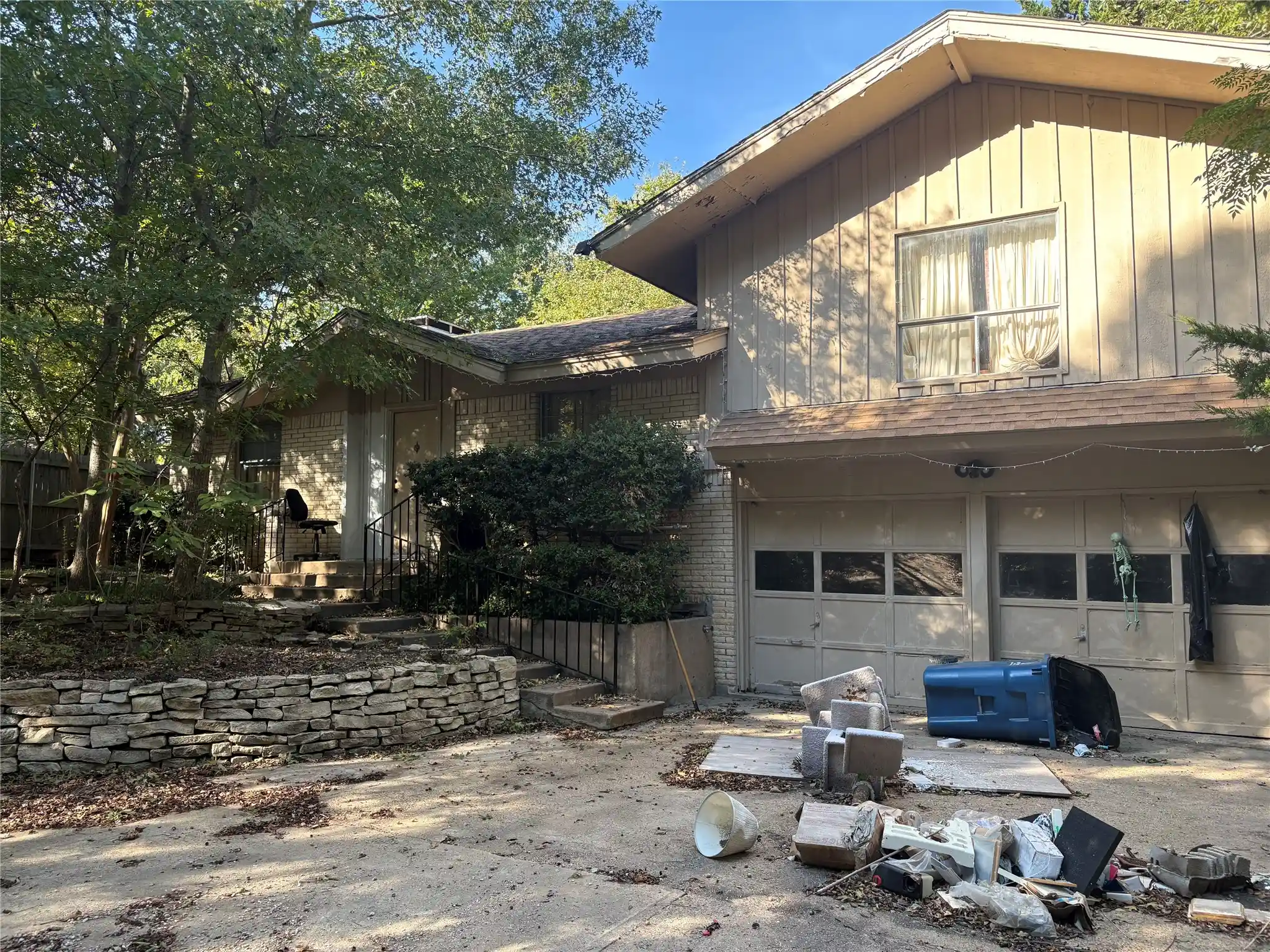 Single family home for sale at 1001 N Cockrell Hl Rd, DeSoto, TX 75115 | MLS# 21419144