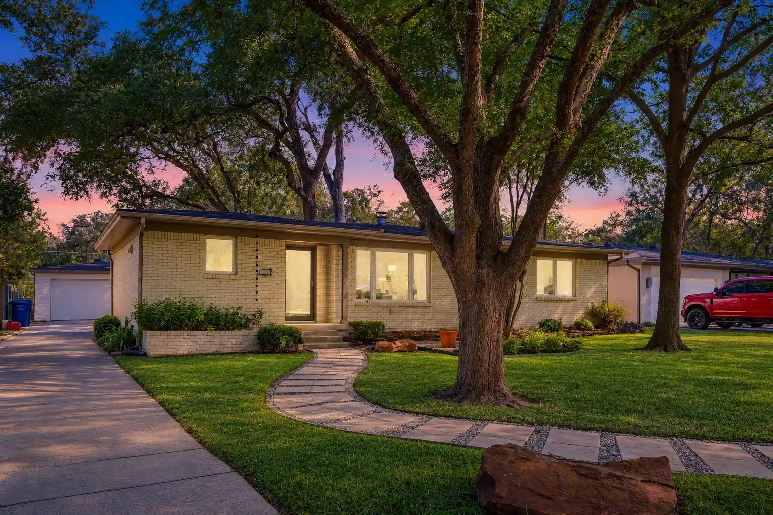 Photo 1 of Single family home for sale at 924 Sylvania Dr, Dallas, TX 75218 | MLS# 21418826 | Listing updated on 2026-10-23