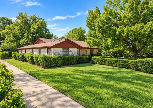 Photo 1 of Sale Pending at 2532 Glencrest Dr, Fort Worth, TX 76119 | MLS# 21419203 | Listing updated on 2026-10-30