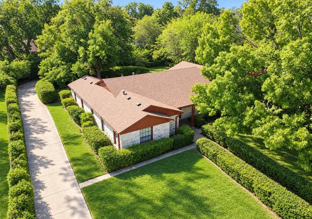 Photo 2 of Sale Pending at 2532 Glencrest Dr, Fort Worth, TX 76119 | MLS# 21419203 | Listing updated on 2026-10-30