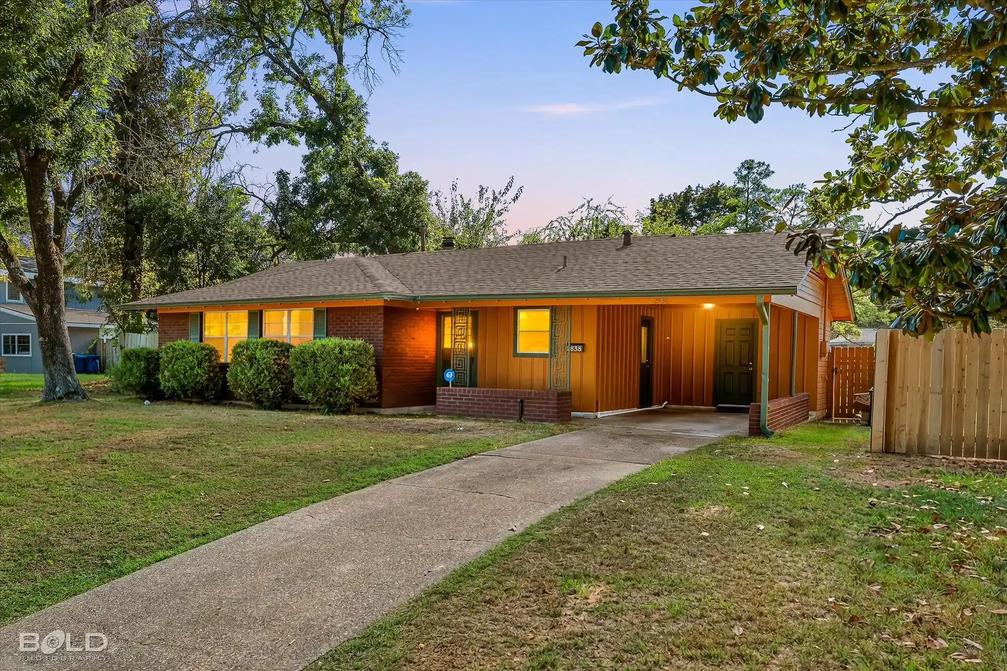 Single family home for sale at 2838 W Cavett Dr, Shreveport, LA 71104 | MLS# 21419537