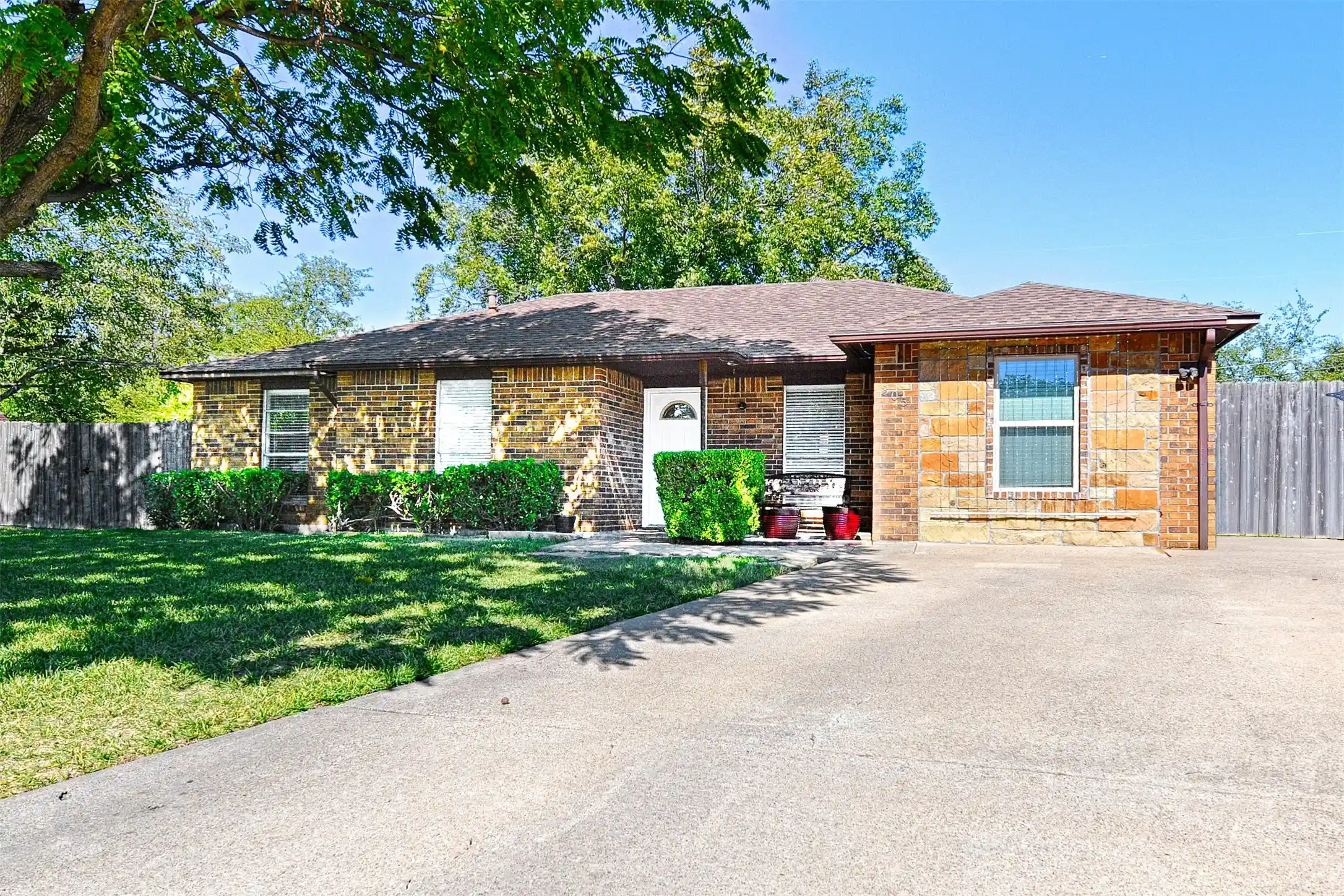 Single family home for sale at 305 Tejas Dr, Glenn Heights, TX 75154 | MLS# 21419120