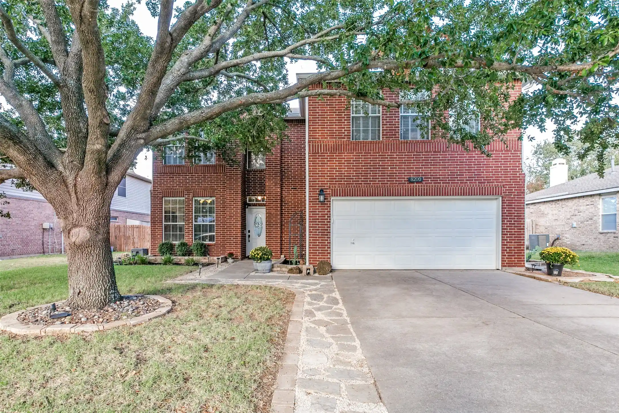 Photo 1 of Single family home for sale at 8200 Mirror Rock Ln, Denton, TX 76210 | MLS# 21410373 | Listing updated on 2026-10-24