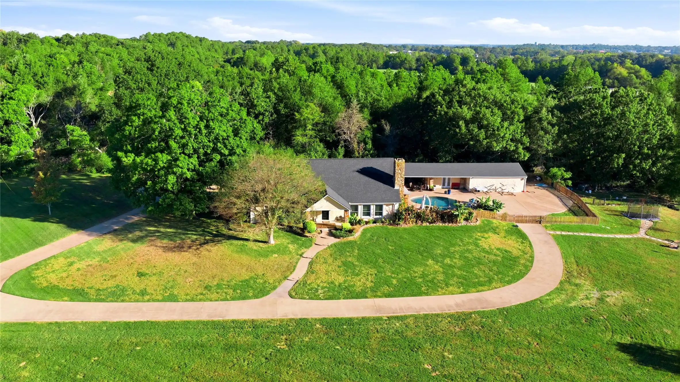 Photo 1 of Single family home for sale at 1001 Rolling Dr, Athens, TX 75751 | MLS# 21419764 | Listing updated on 2026-10-26