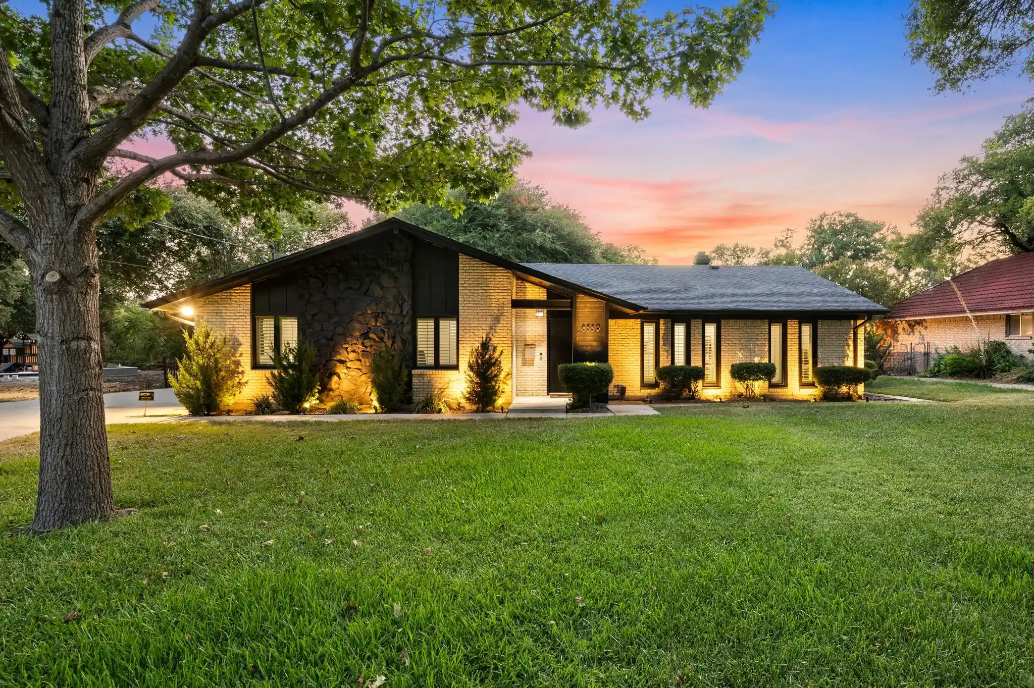 Photo 1 of Single family home for sale at 8559 S Mediterranean Cir, Dallas, TX 75238 | MLS# 21419787 | Listing updated on 2026-10-25