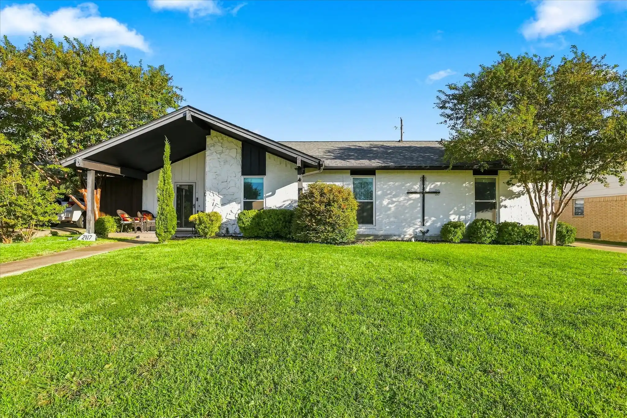 Photo 1 of Single family home for sale at 2117 Northmoor Dr, Carrollton, TX 75006 | MLS# 21417762 | Listing updated on 2026-10-24