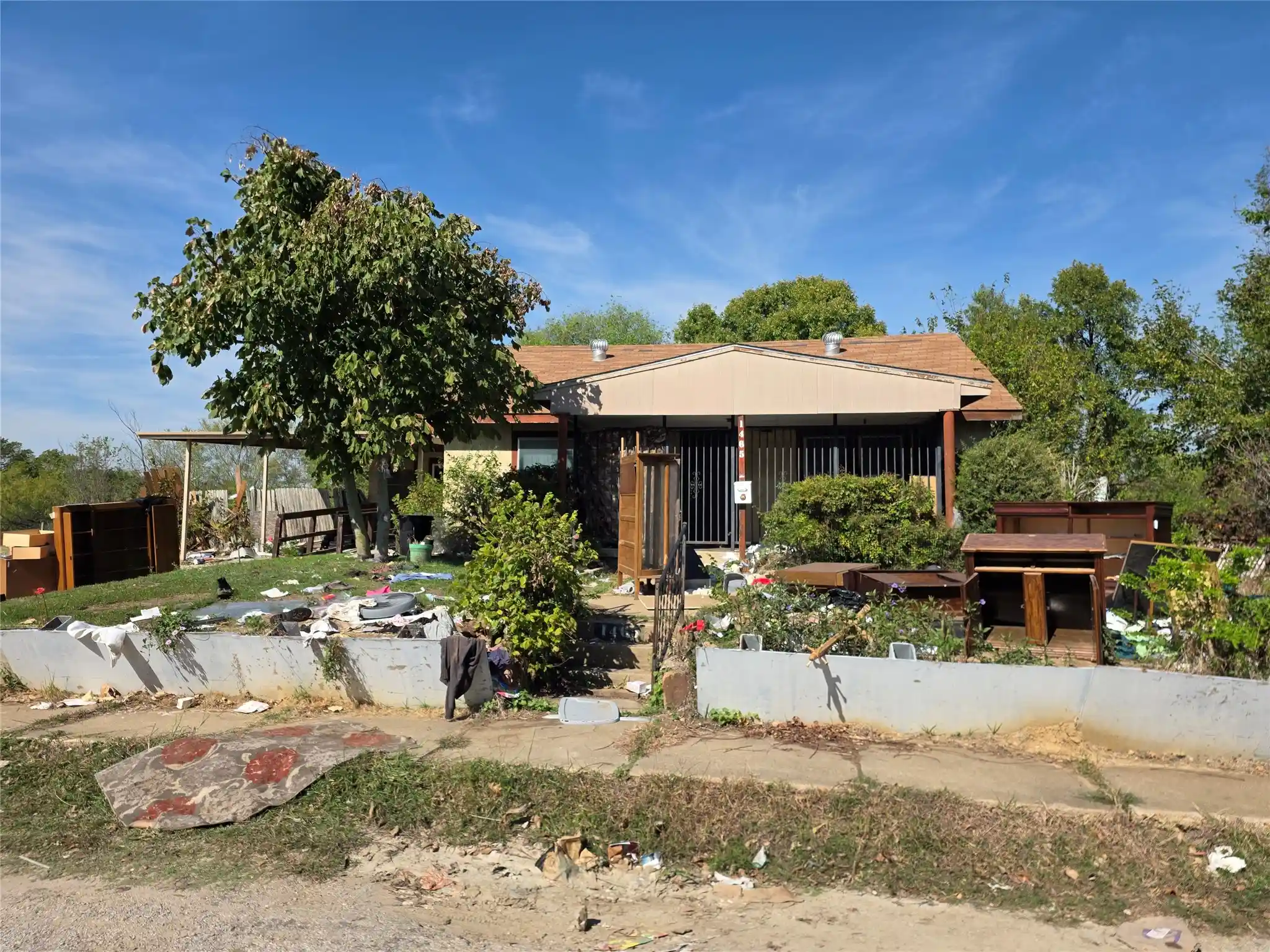 Photo 1 of Single family home for sale at 1465 Avenue E, Fort Worth, TX 76104 | MLS# 21419738 | Listing updated on 2026-10-28