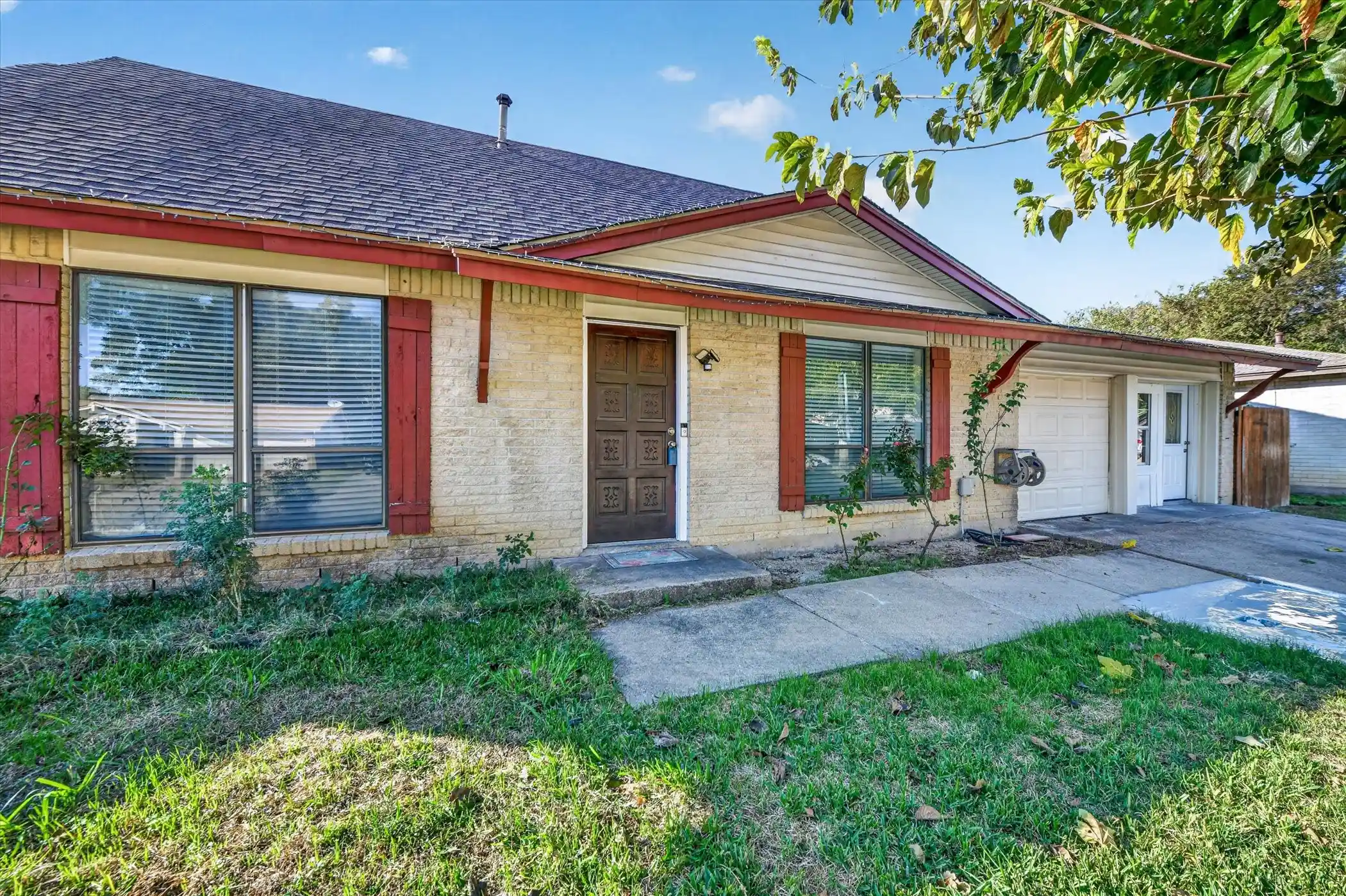 Single family home for sale at 1302 Shelmar Dr, Arlington, TX 76014 | MLS# 21419722
