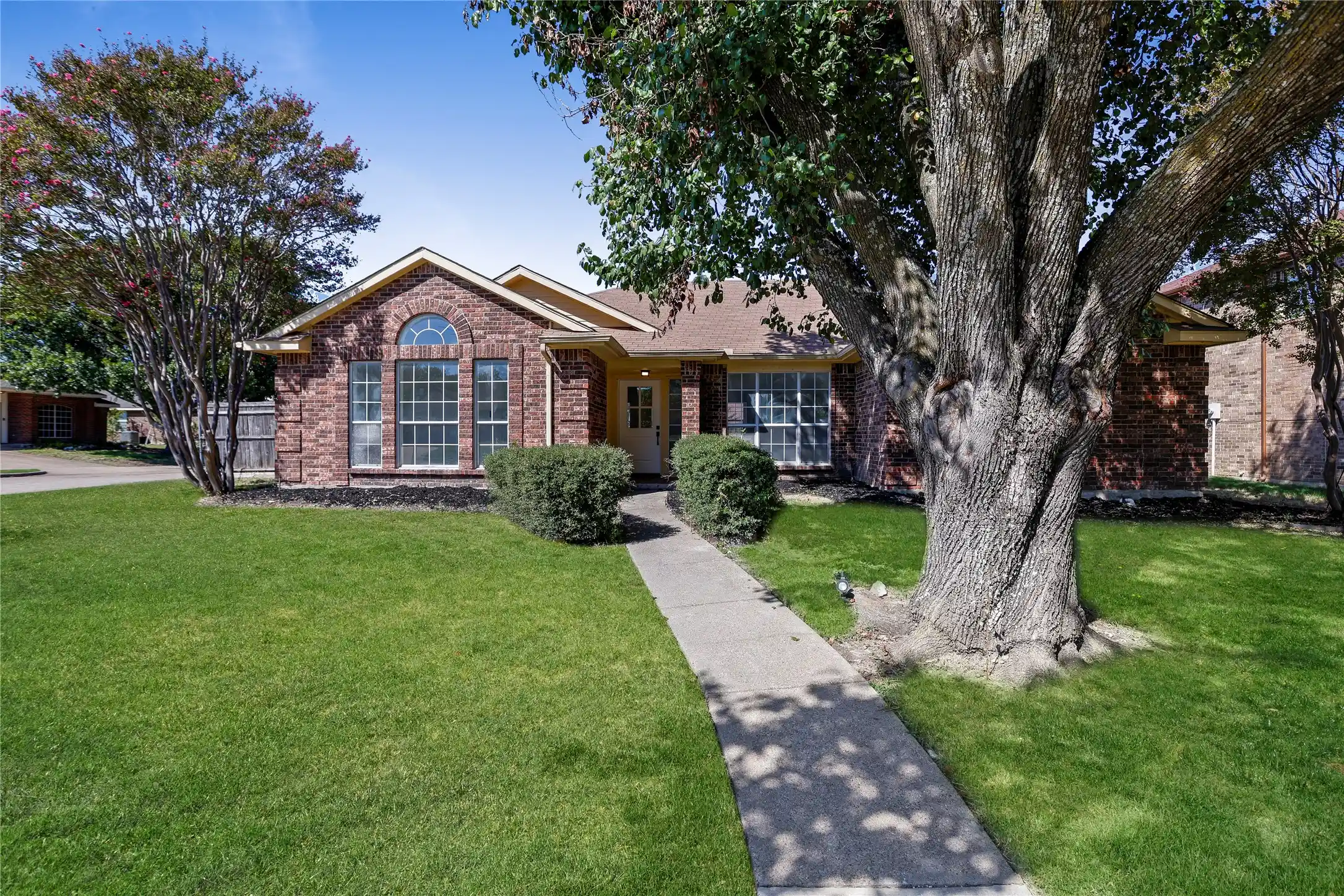 Photo 1 of Single family home for sale at 3405 Tulip Ln, Rowlett, TX 75089 | MLS# 21419446 | Listing updated on 2026-10-24