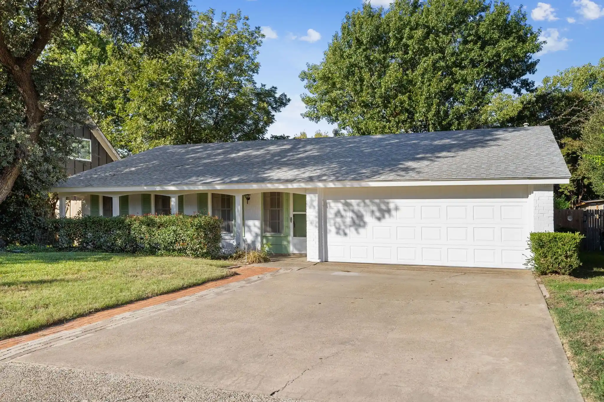Photo 1 of Single family home for sale at 3209 Sheffield St, Irving, TX 75062 | MLS# 21419897 | Listing updated on 2026-10-25