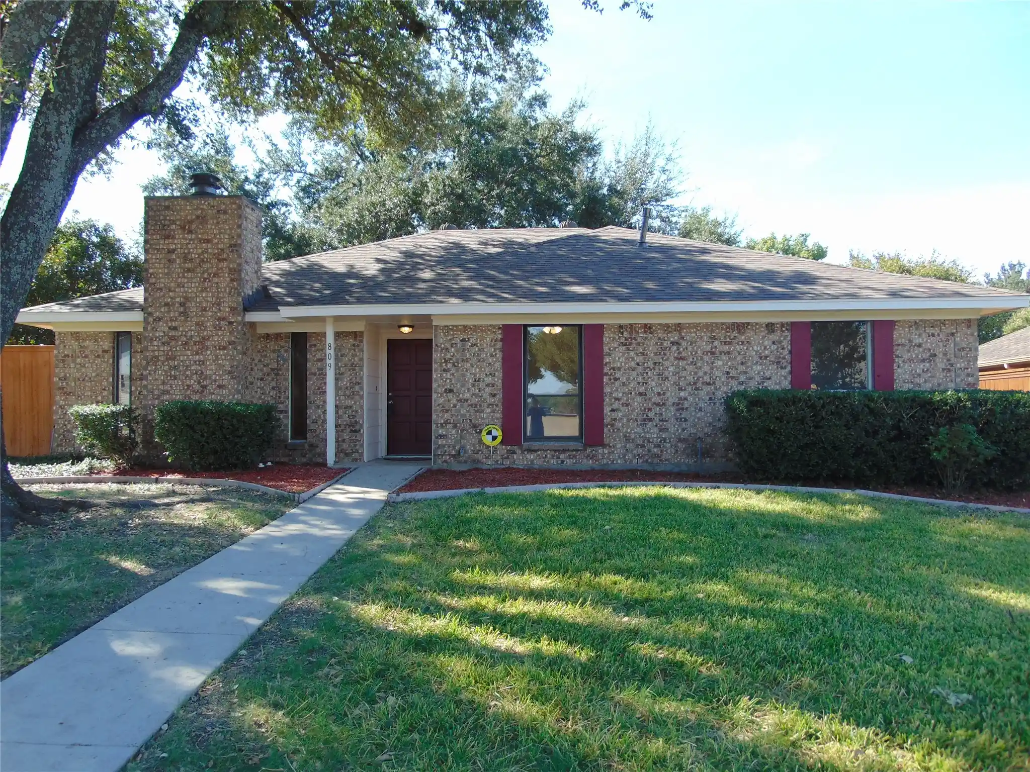 Photo 1 of Single family home for sale at 809 Broadmoor Dr, Mesquite, TX 75149 | MLS# 21416536 | Listing updated on 2026-10-24