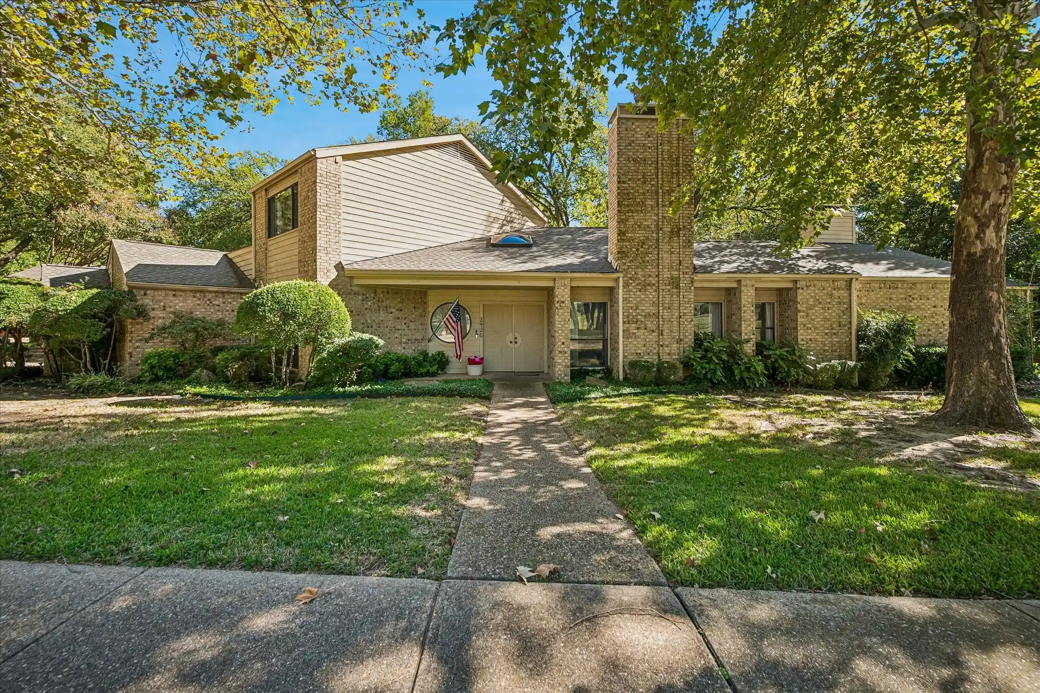 Photo 1 of Single family home for sale at 2926 N Saint Andrews Dr, Richardson, TX 75082 | MLS# 21419799 | Listing updated on 2026-10-24