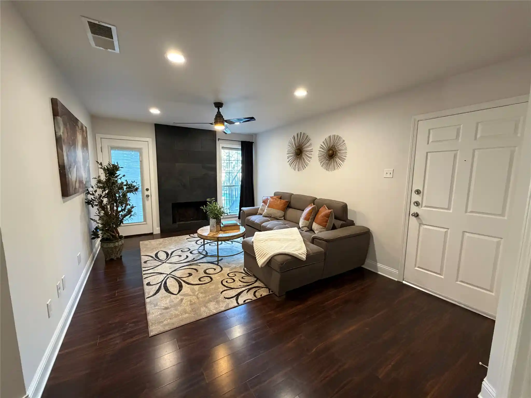Photo 1 of Condo for sale at 18333 Roehampton Dr #617, Dallas, TX 75252 | MLS# 21419635 | Listing updated on 2026-10-24