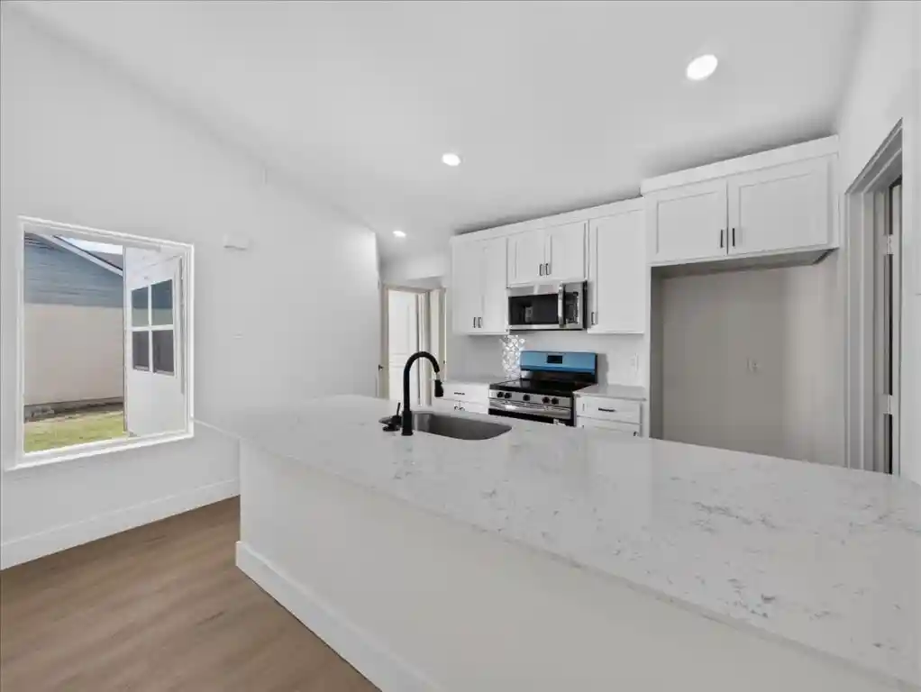 Single family home for sale at 5502 Bainbridge Dr, Arlington, TX 76018 | MLS# 21419943