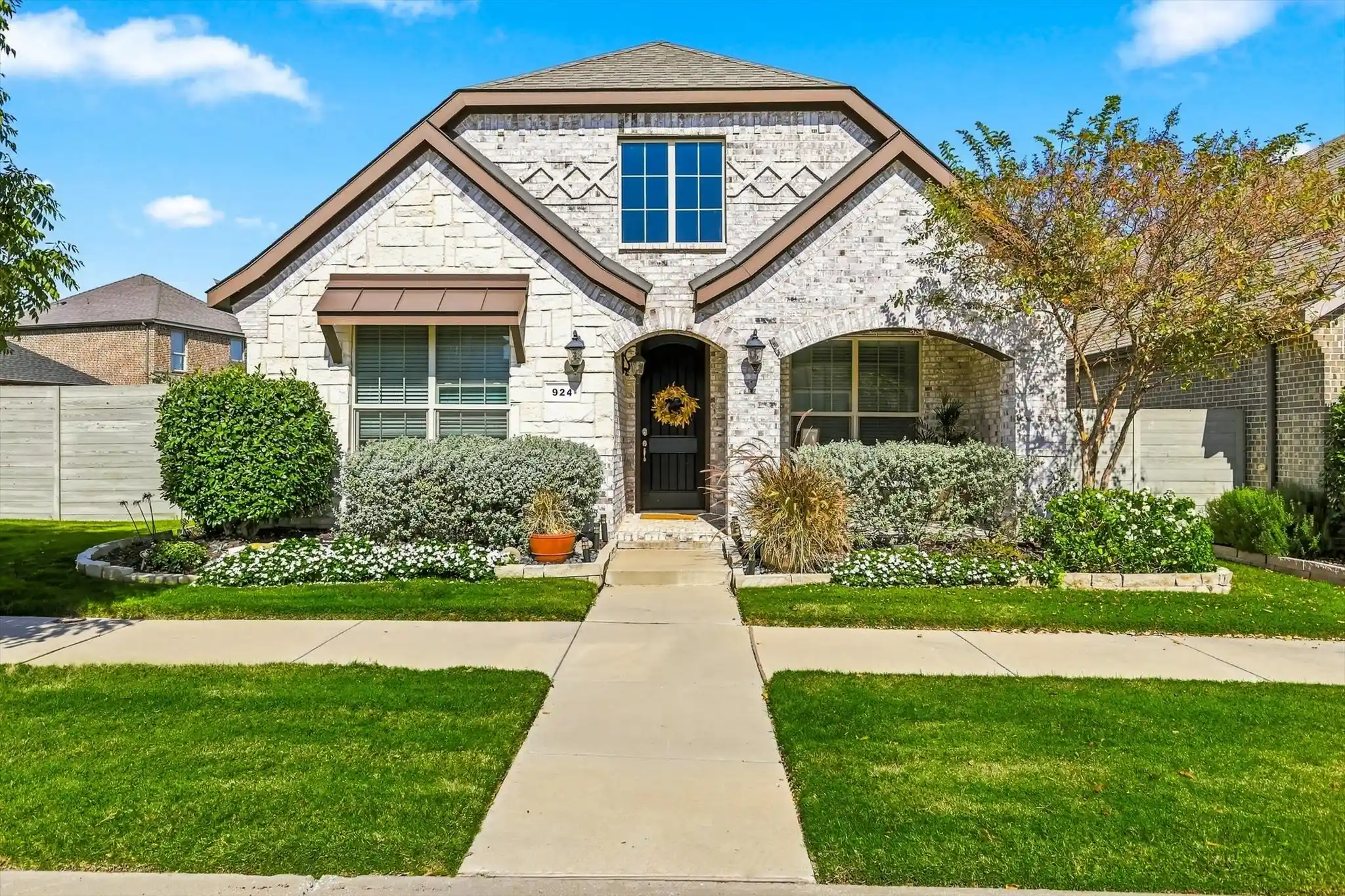 Photo 1 of Single family home for sale at 924 Plaza Ln, Argyle, TX 76226 | MLS# 21416677 | Listing updated on 2026-10-25