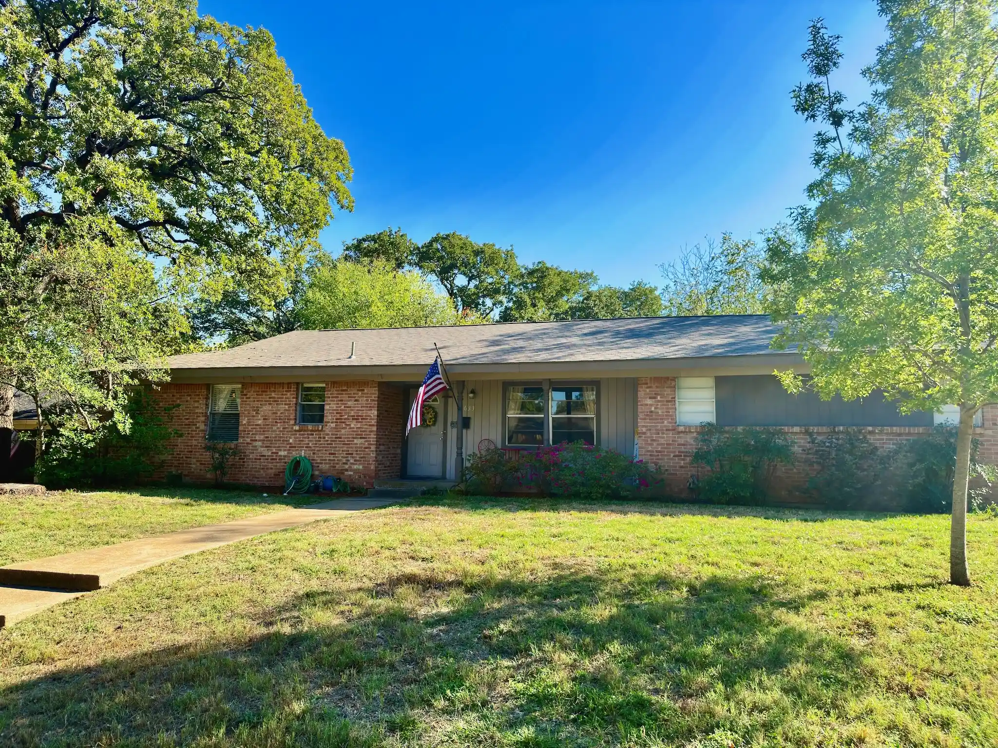 Single family home for sale at 633 Oakwood Ave, Hurst, TX 76053 | MLS# 21420151