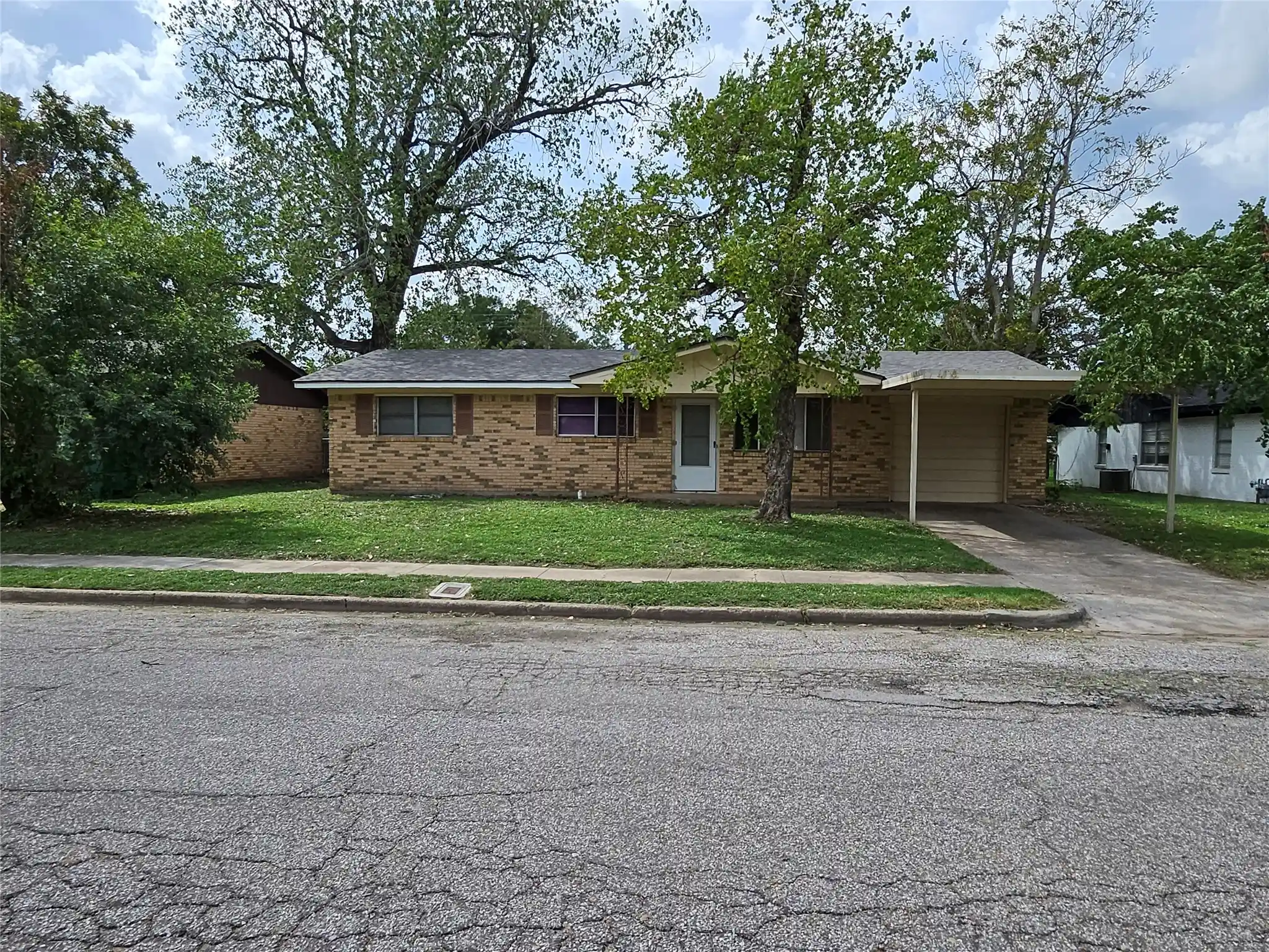 Single family home for sale at 302 S Joyce St, Waco, TX 76705 | MLS# 21420234