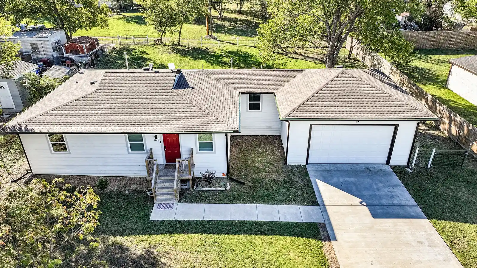 Photo 1 of Single family home for sale at 305 W Thomas St, Leonard, TX 75452 | MLS# 21419973 | Listing updated on 2026-10-28