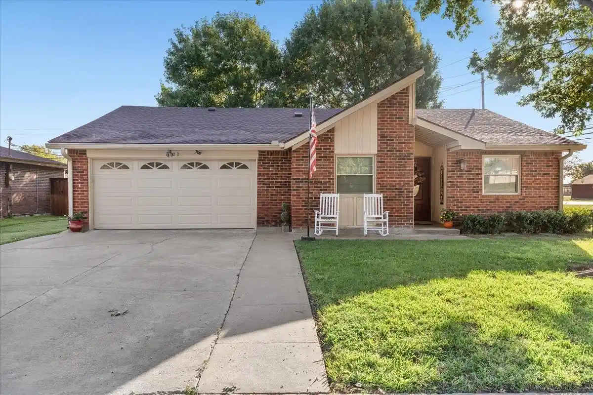 Photo 1 of Single family home for sale at 2702 Pebble Beach Dr, Lancaster, TX 75134 | MLS# 21419132 | Listing updated on 2026-10-26