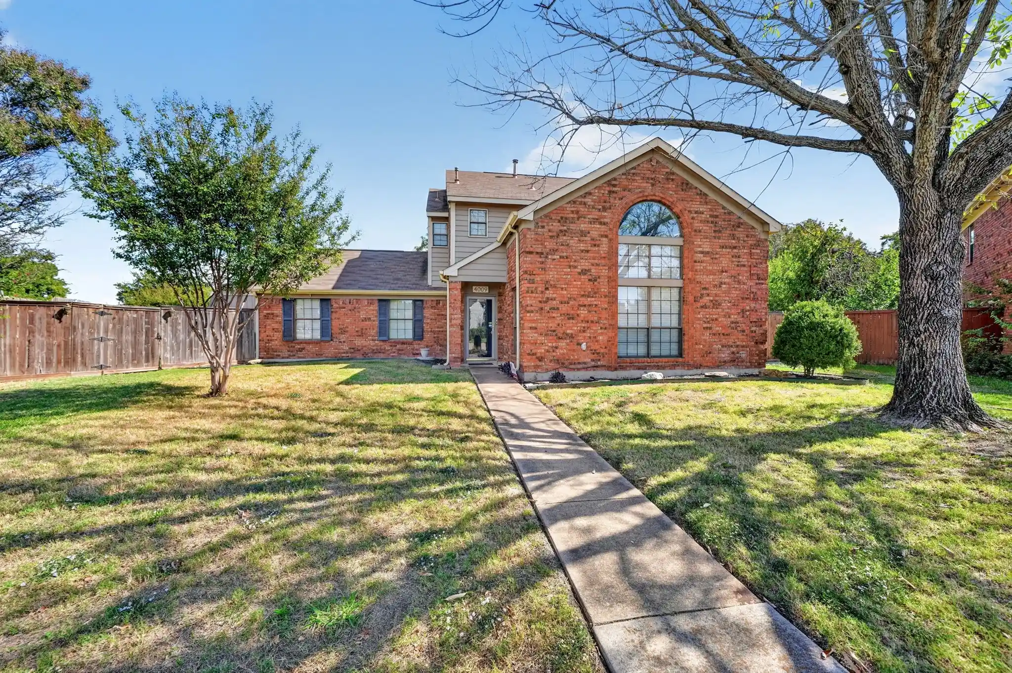 Photo 1 of Single family home for sale at 4009 Tradewind Cir, Rowlett, TX 75088 | MLS# 21420994 | Listing updated on 2026-10-27