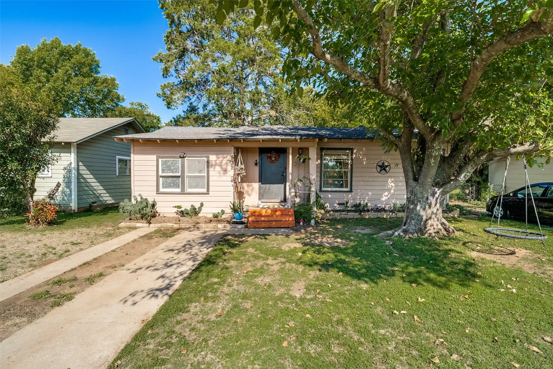 Photo 1 of Single family home for sale at 532 Euclid St, Cleburne, TX 76033 | MLS# 21418659 | Listing updated on 2026-10-27