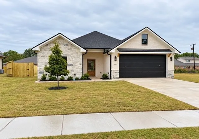 Single family home for sale at 217 Central Park Ct, Athens, TX 75751 | MLS# 21389317