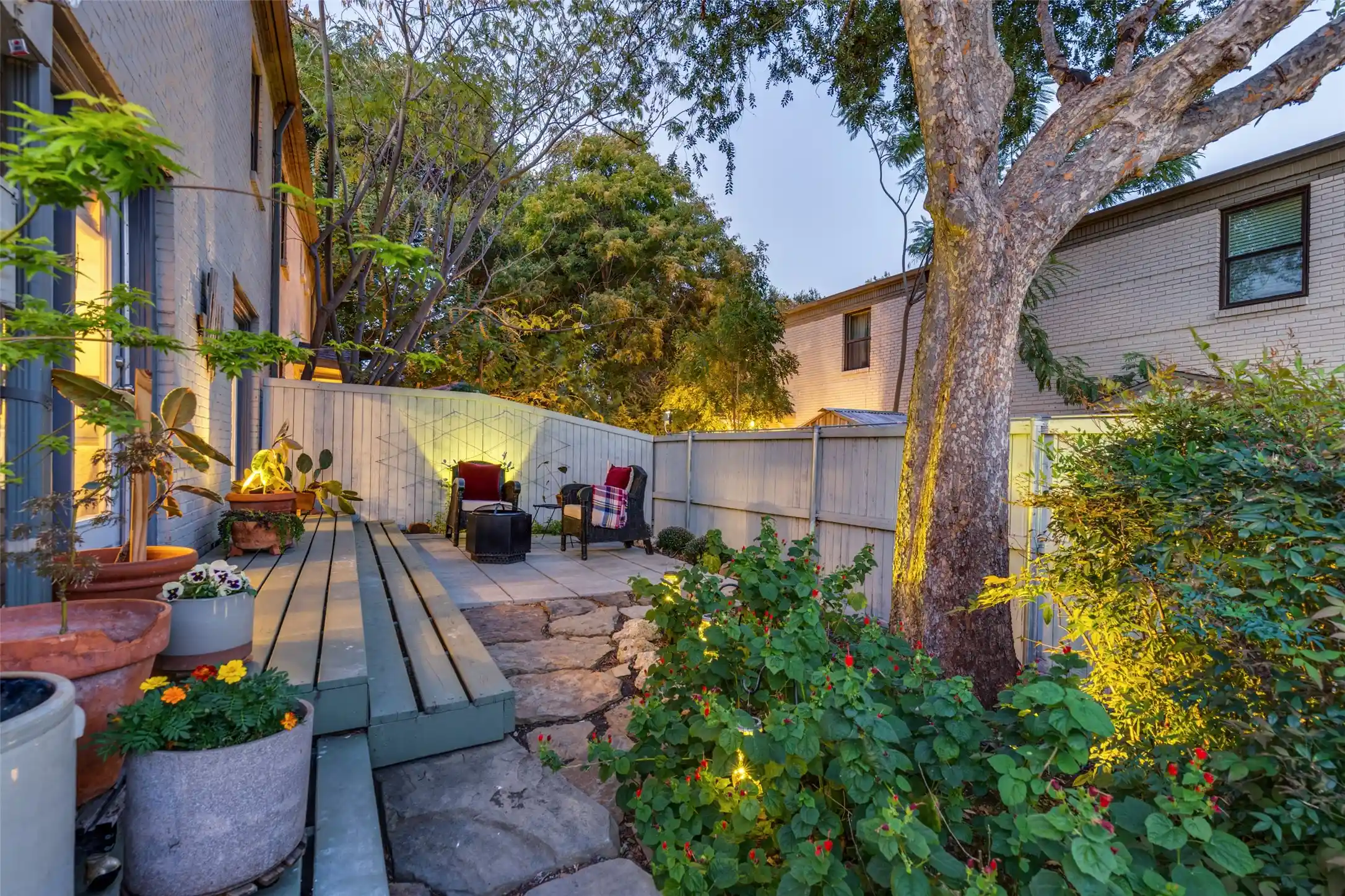 Photo 1 of Condo for sale at 5039 N Hall St, Dallas, TX 75235 | MLS# 21419381 | Listing updated on 2026-10-28