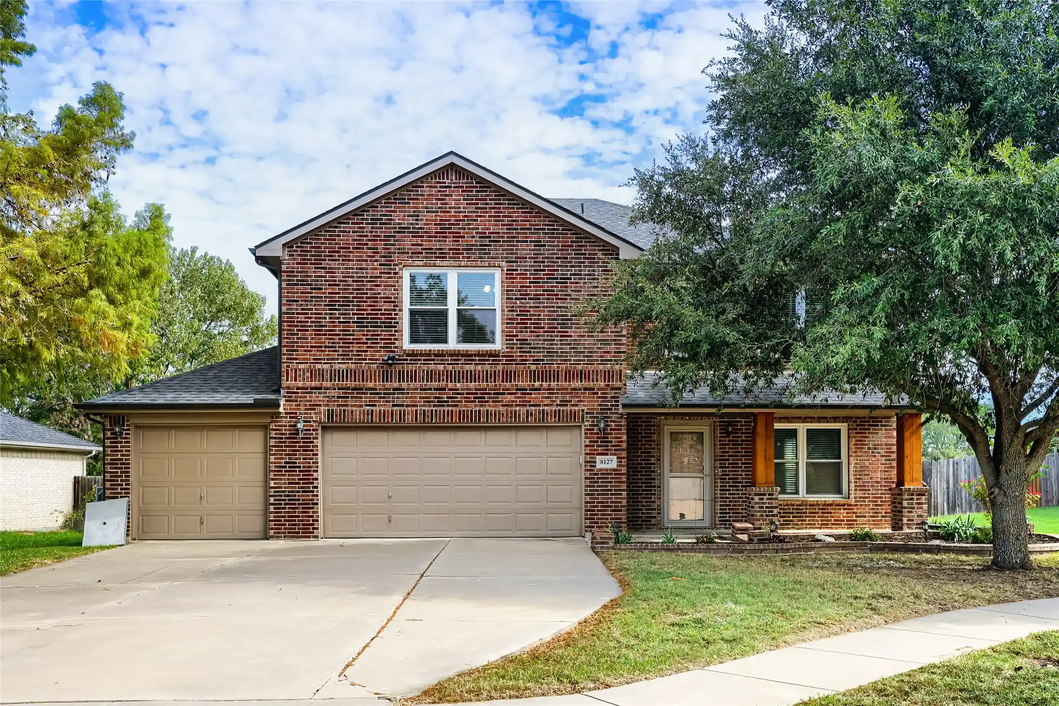 Single family home for sale at 8127 Abbey Glen Ct, Arlington, TX 76002 | MLS# 21418573