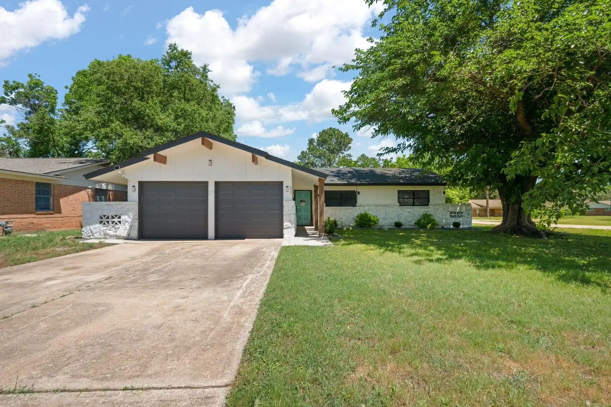 Photo 1 of Single family home for sale at 600 Meadowcrest Dr, Crowley, TX 76036 | MLS# 21420448 | Listing updated on 2026-10-28